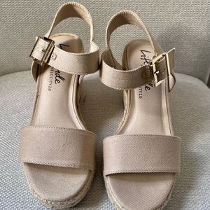 Life Stride Beige Buckle Sandals